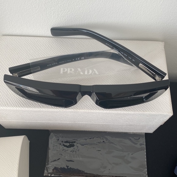 Prada Runway Sunglasses ๐ถ Authentic - Picture 5 of 12